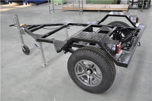 拖掛車底盤(pán)后側(cè) 拖掛車底盤(pán)后側(cè)