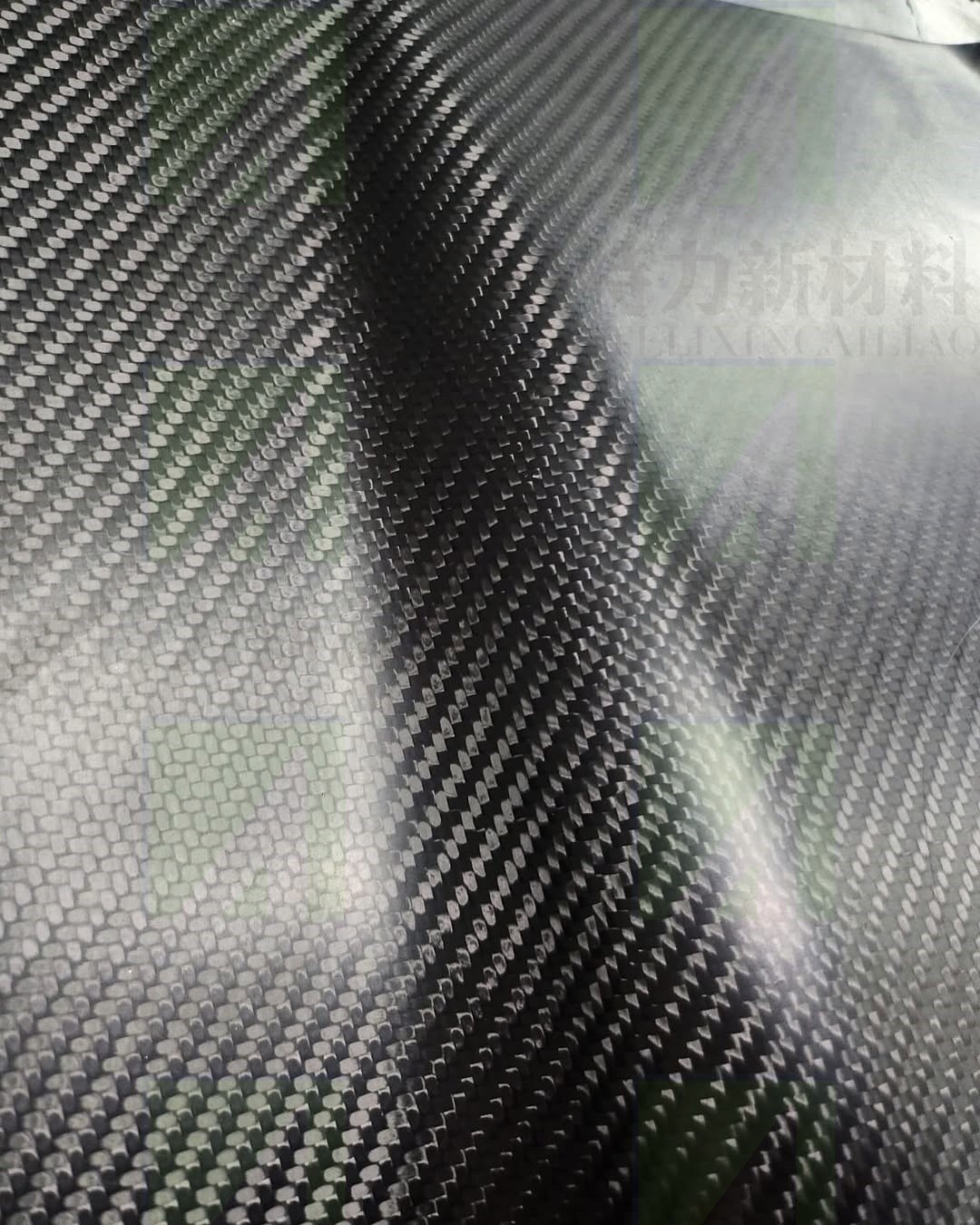1x1 plain weave compared to 2x2. Which do you prefer #carbonfiber #carbon #compositematerials #carbonlife #twill #manufactured #supercarlife (1).jpg